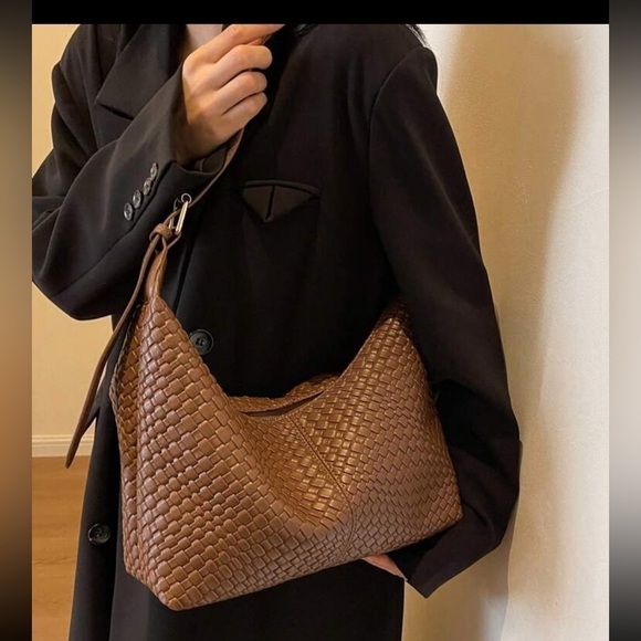 Black or Brown Soft Weave Large Shoulder Bag with Adjustable Shoulder Strap - Picture 7 of 10